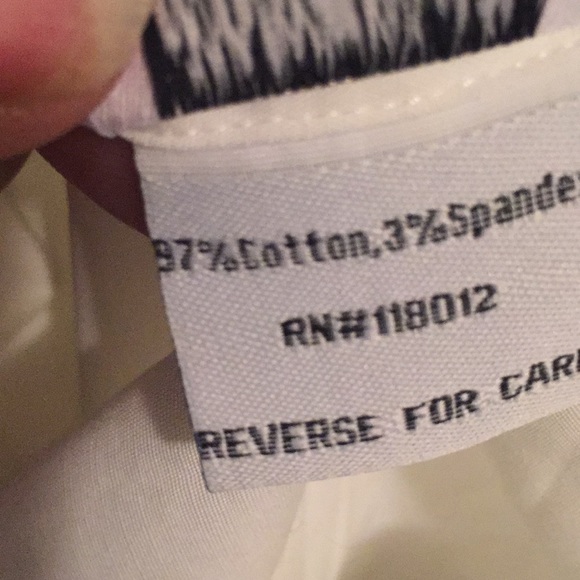 WHITE FITTED BRACELET LENGTH SLEEVE BUTT DOWN  EUC - Picture 7 of 7